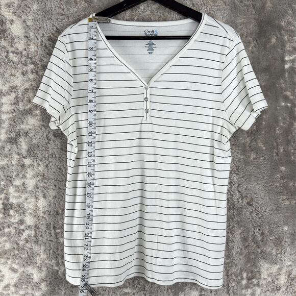 Croft Barrow Size L Striped V Neck Minimalist Casual Top White Short Sleeve - Picture 2 of 6